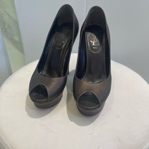 Yves Saint Laurent Womens Pumps Size 35 1/2 in good condition